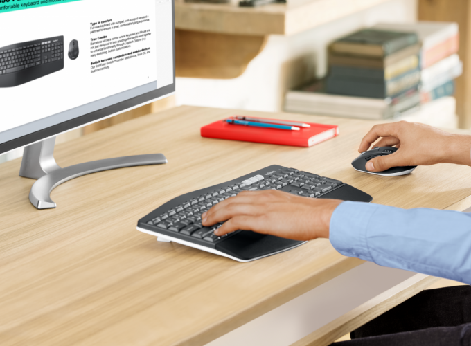 Logitech MK850 Performance Wireless Keyboard and Mouse Combo Genuine